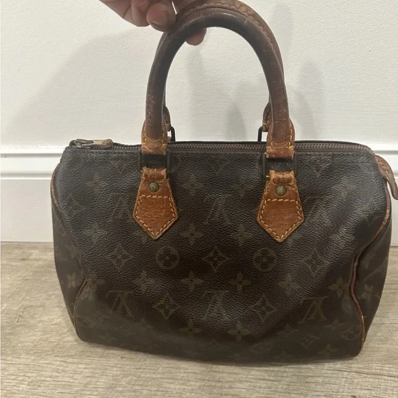 Louis Vuitton Monogram Satchel
Authentic with COA- - Picture 9 of 16